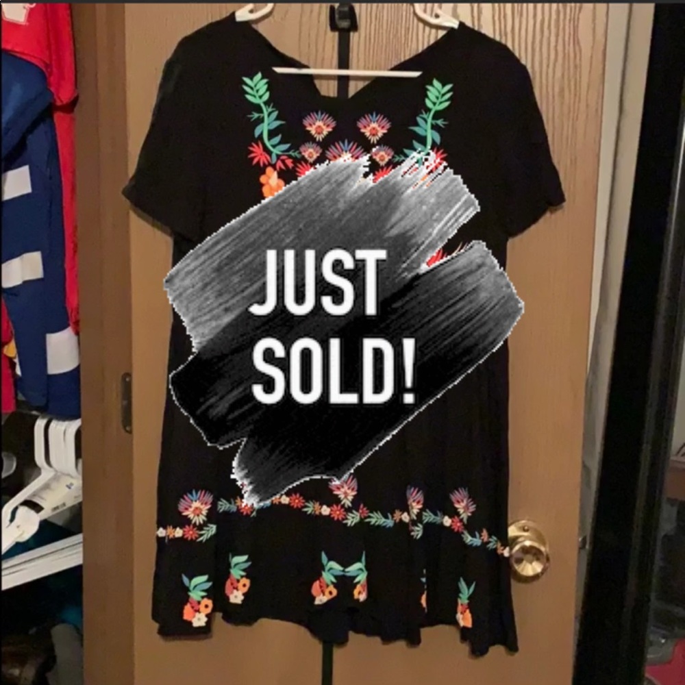 Boutique. Black mini sundress.